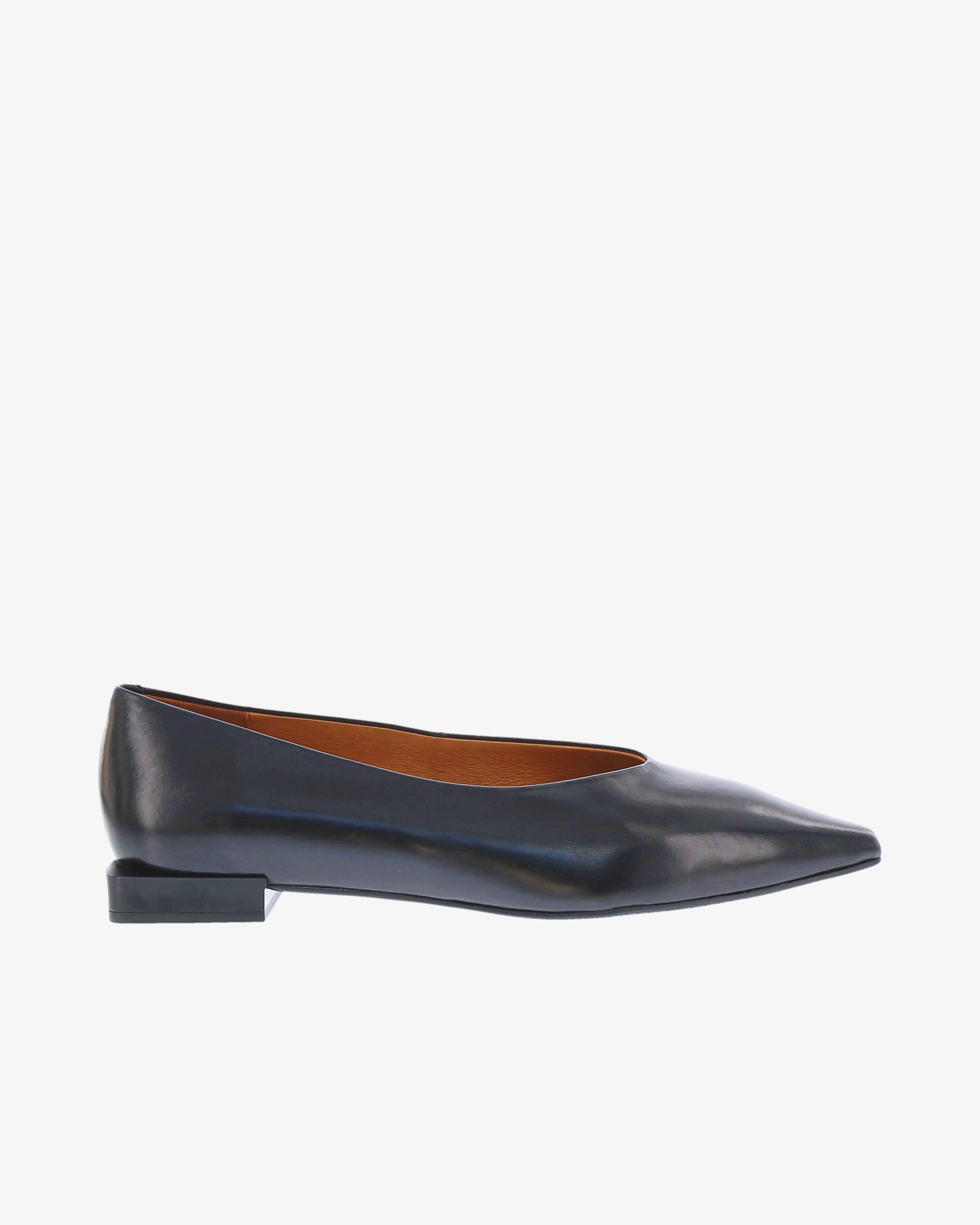 Neo Maris Flat in Black Semi Gloss Leather side view | colour:black-semi-gloss-leather