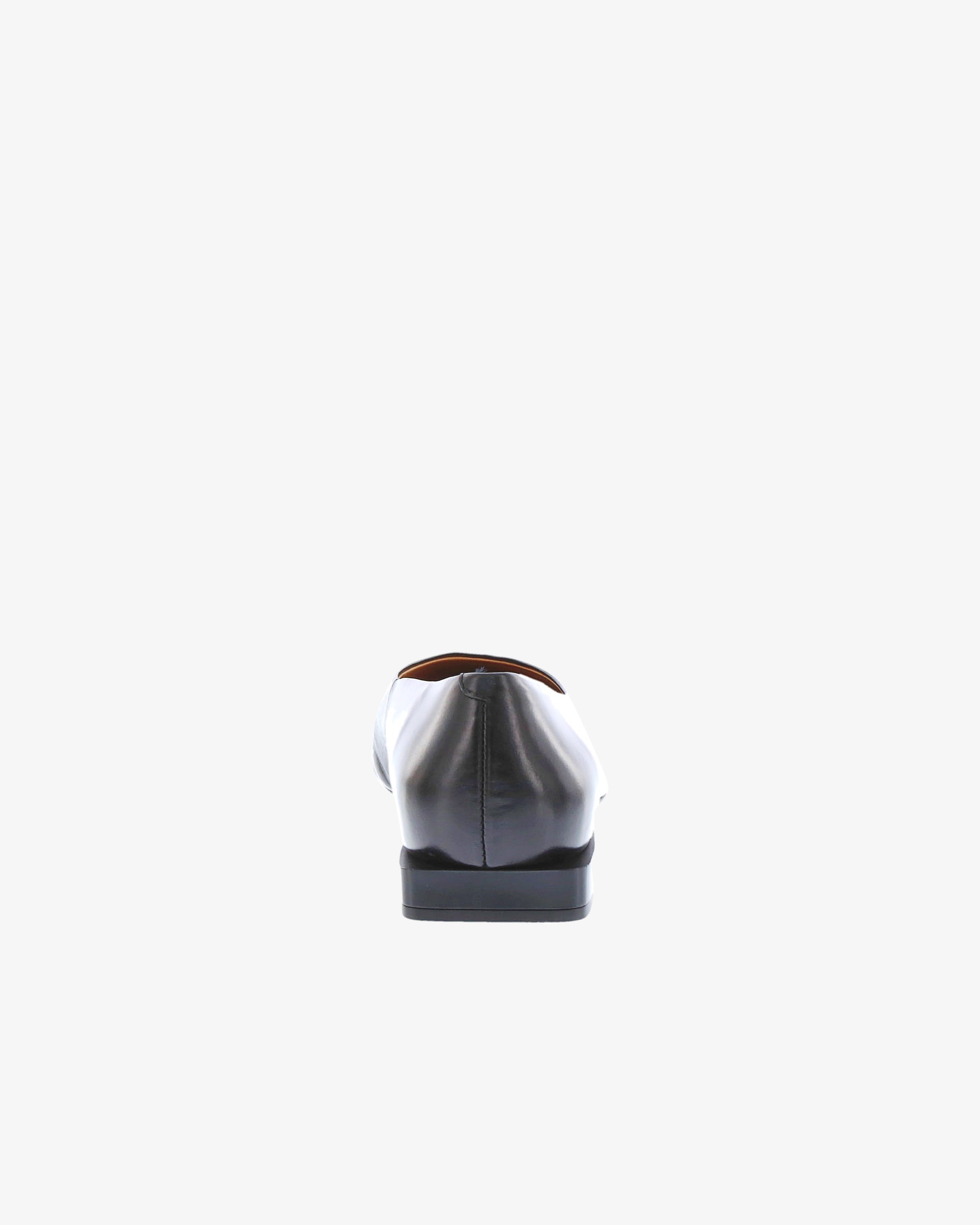 Neo Maris Flat in Black Semi Gloss Leather heel view | colour:black-semi-gloss-leather