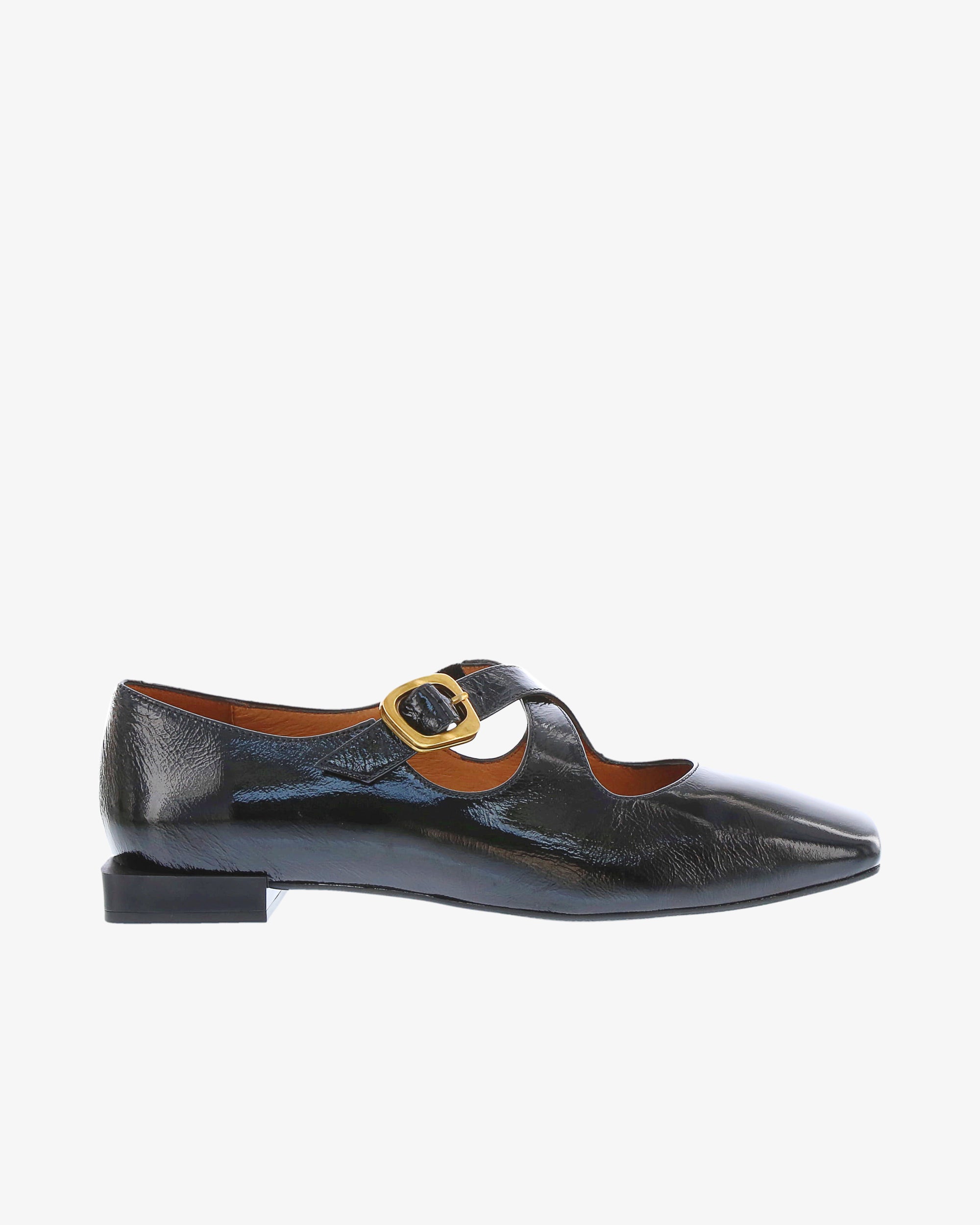 Neo Valene Flat in Black Crinkle Patent Leather side view | colour:black-crinkle-patent-leather